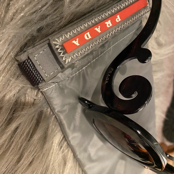 Prada sunglasses - Picture 1 of 3